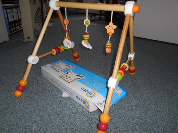 HOUTEN BABY SPEELTRAPEZE (SPEELBOOG) DEMONTABEL.